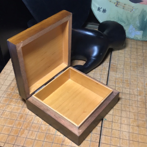 Geometric Metal Rings Inlay Carved Wood Box India 4”L x 4”W x 1.75”H 60s 70s - Picture 8 of 12